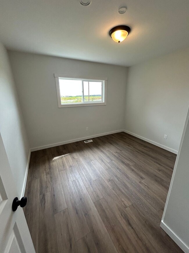 Building Photo - Fully Remodeled Five Bedroom House for Rent!