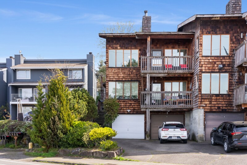 Building Photo - 3302 Lake Washington Blvd N