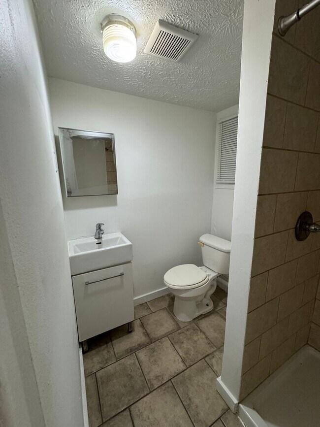 Building Photo - Move-in Special this 1BR, 1BA located at 960 1/2 N. Drexel Ave., Indianapolis, IN