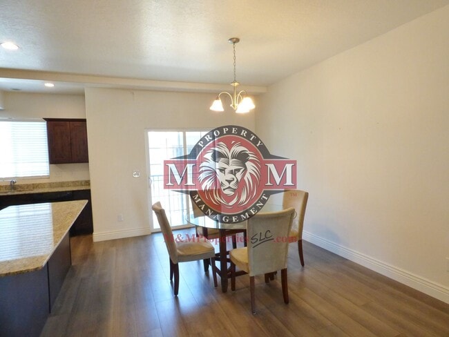 Building Photo - 3 Bd 3.5 Bath 2 Car Garage Townhome in Sandy