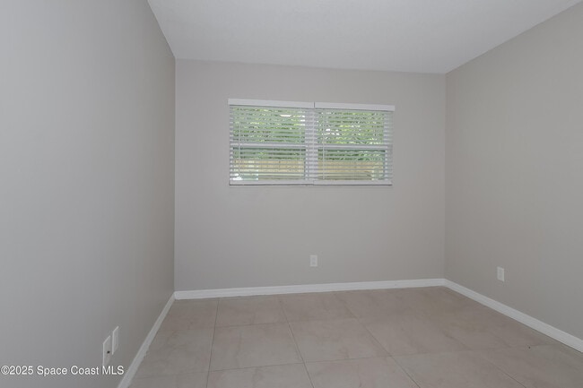 Building Photo - 3299 SE Garden St