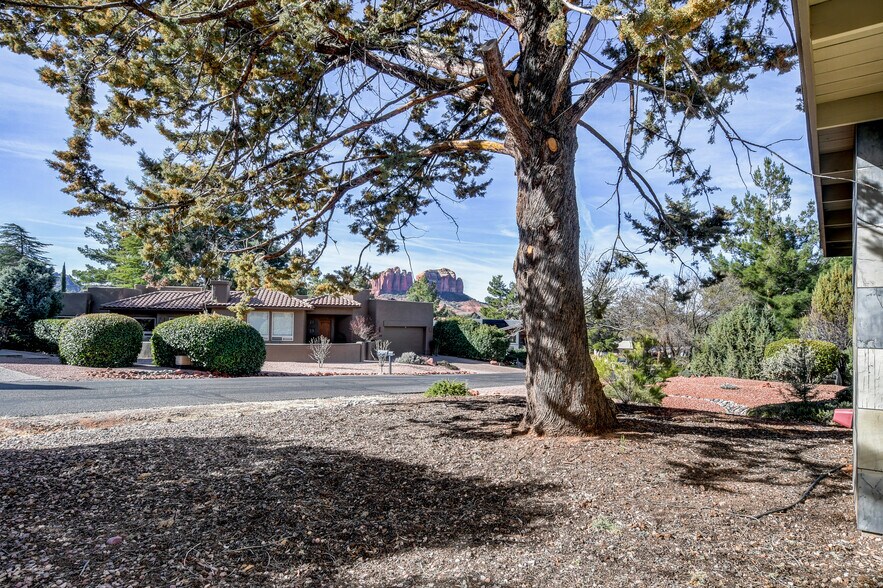 Building Photo - 182 Meadow Lark Dr