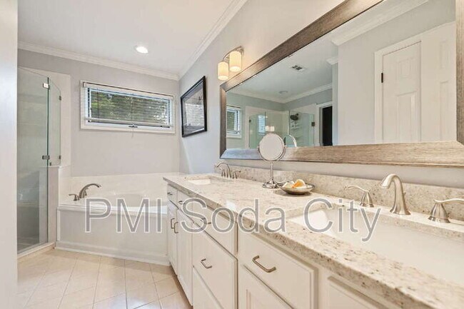 Building Photo - 10 Old Woodlands Ct