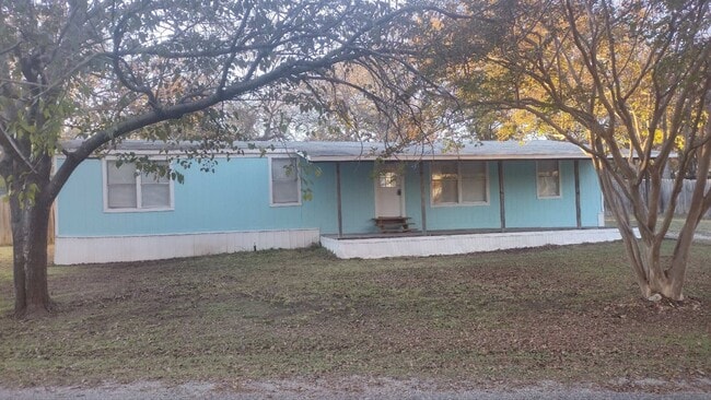 Building Photo - Large 4 Bedroom 2 Bath Home in Granbury - Indian Harbor