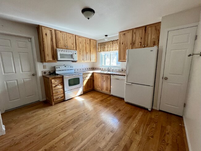 Building Photo - Single Family Home - Ready in May!