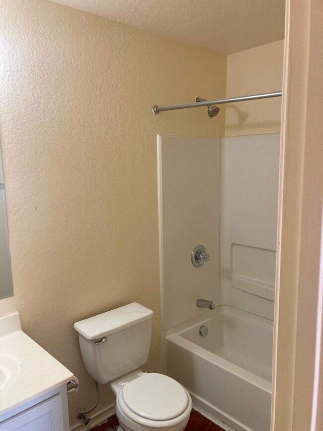 Building Photo - Spacious open concept ranch