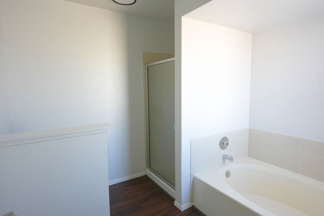 Building Photo - Stunning 3 Bed / 2.5 Bath Home w/ Loft, Two-Story Atrium & Remodeled Kitchen