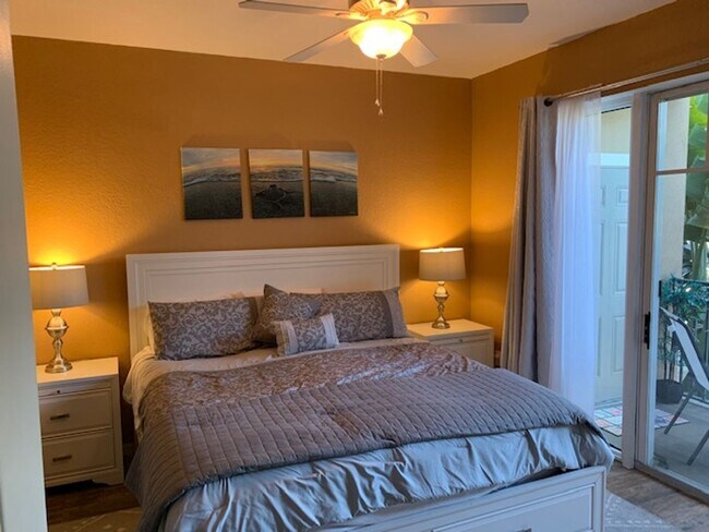 Building Photo - Annual turnkey furnished (optional) renovated luxury 2/2 condo downtown Sarasota at Broadway Prom...