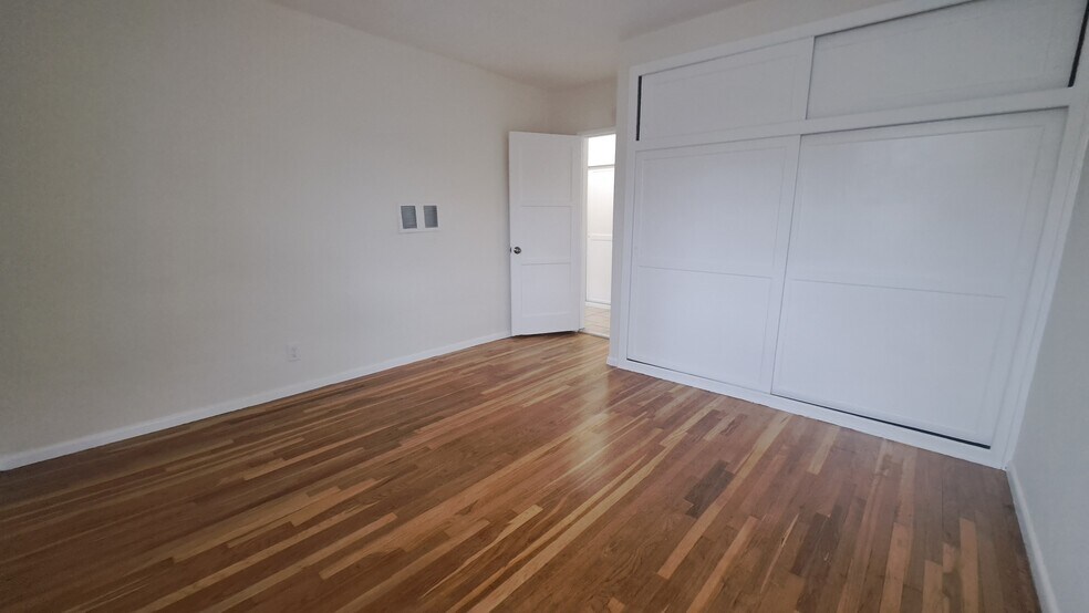 Building Photo - 115 E Tamarack Ave
