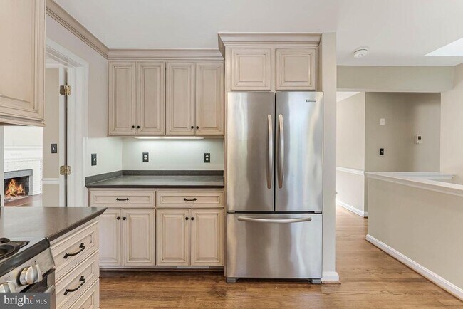 Building Photo - 3867 Chesterbrook Rd