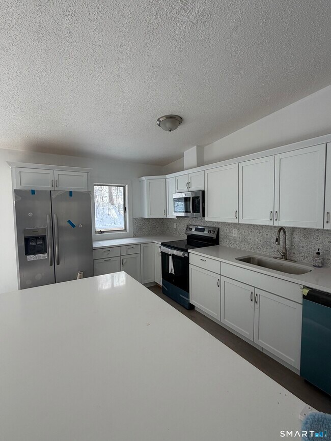 Building Photo - 410 Old Tolland Turnpike