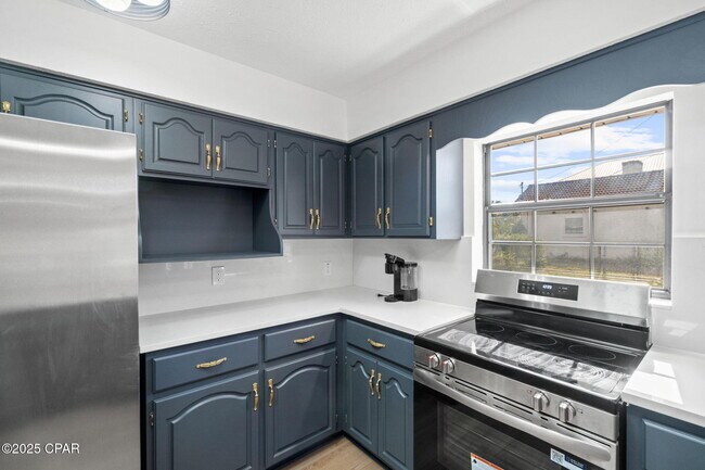 Building Photo - 224 E Lakeshore Dr