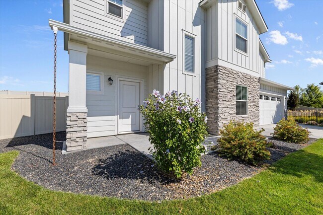 Building Photo - Eagle, ID – Spacious 3 Bedroom + Bonus Room