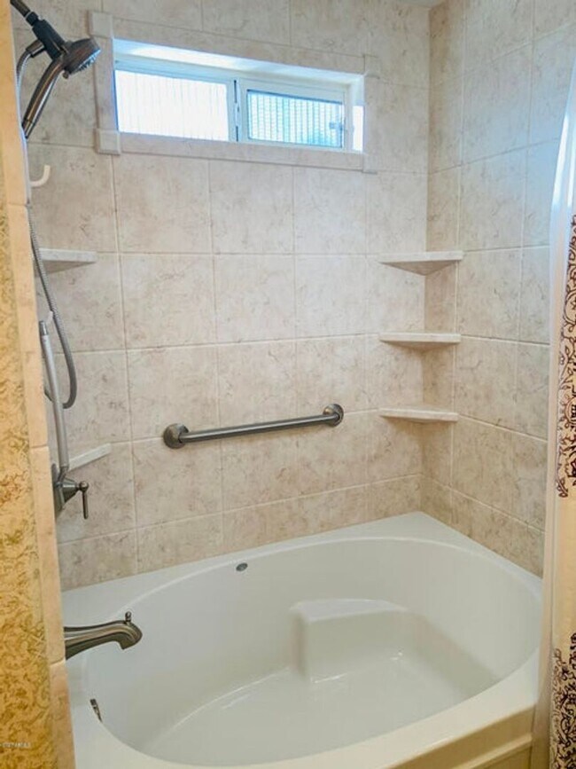 Building Photo - Nice 3 Bed, 2 Bath in Peoria