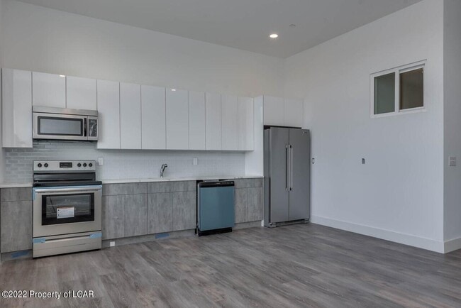 Building Photo - 19 N River St