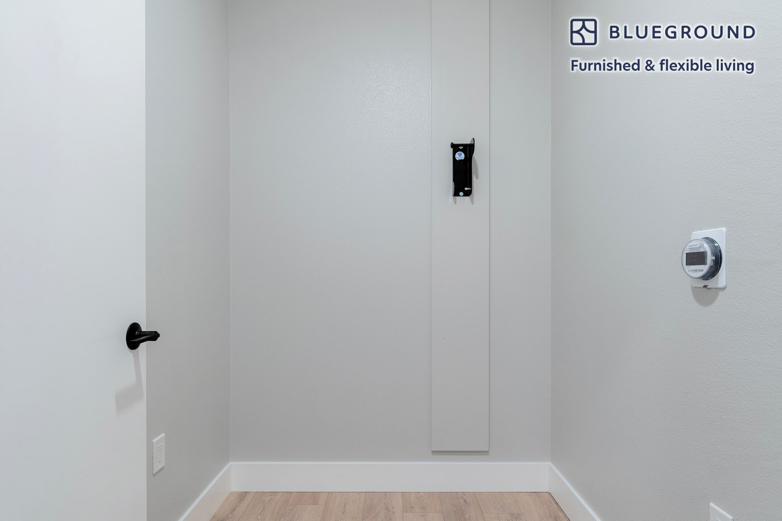 Building Photo - 555 E Evelyn Ave