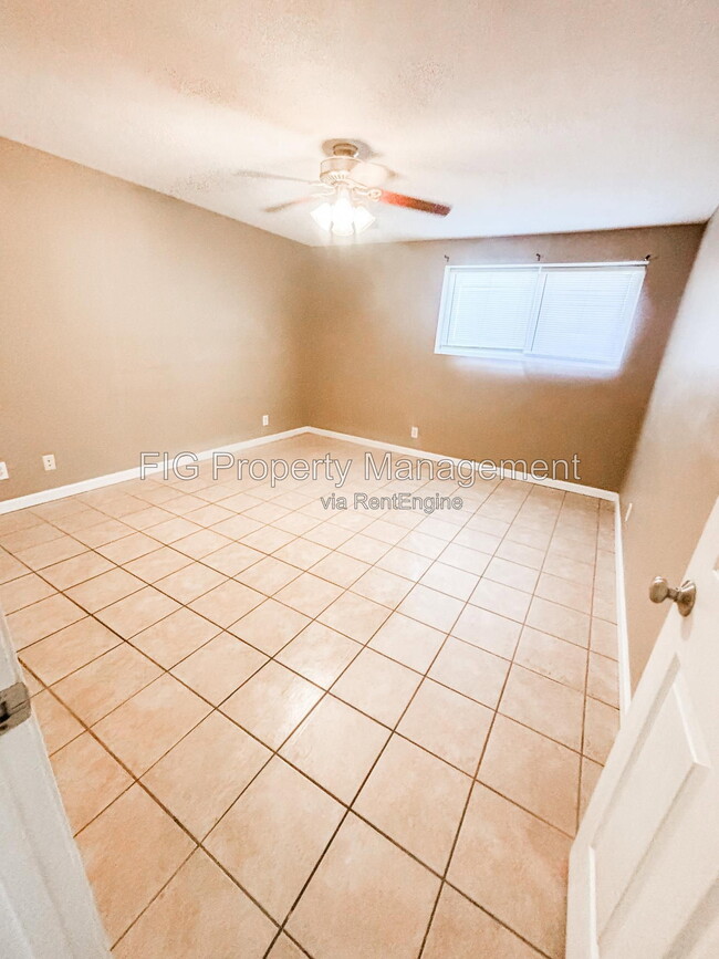 Building Photo - 924 Chadwick Dr