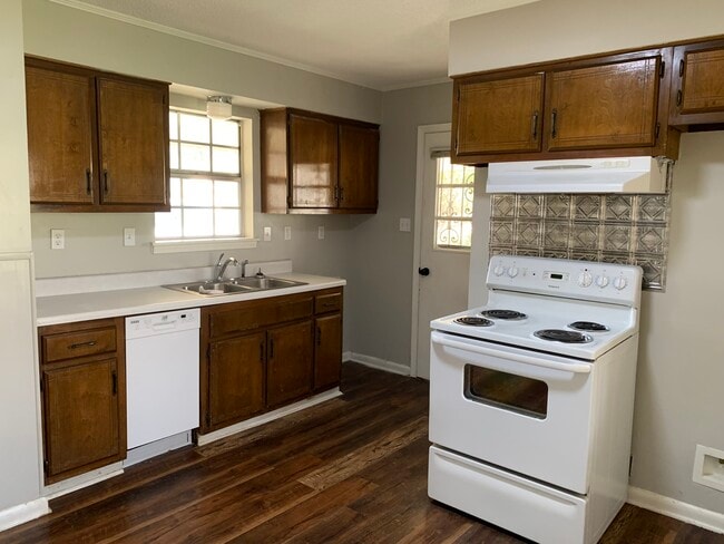 Building Photo - 8082 Ashbrook Dr