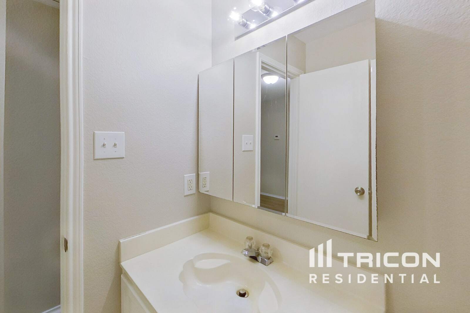Building Photo - 2705 White Pine Dr