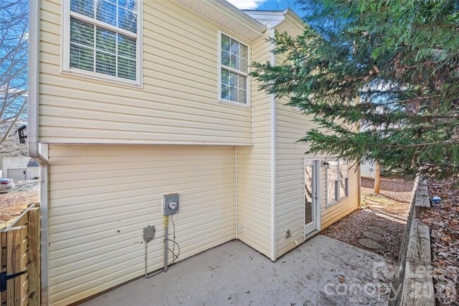 Building Photo - 1411 Swaying Branch Ln