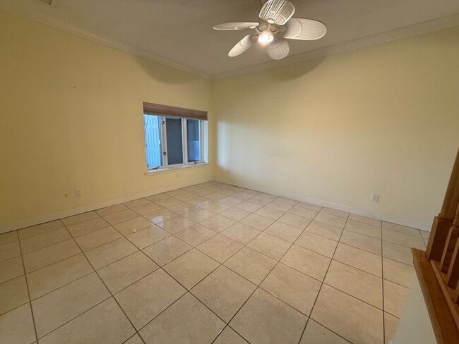 Building Photo - Pensacola Beach - 3 bedroom, 4 bathroom - 2nd and 3rd floor balconies with water view