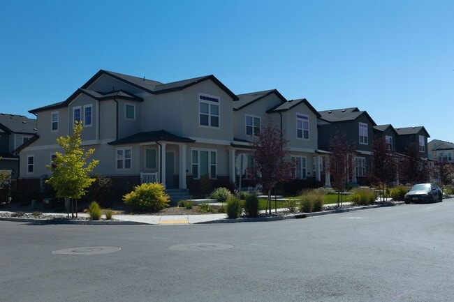 Building Photo - GET THE FIRST MONTHS RENT FOR FREE!!!