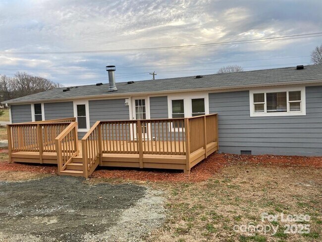 Building Photo - 1030 McKay Rd