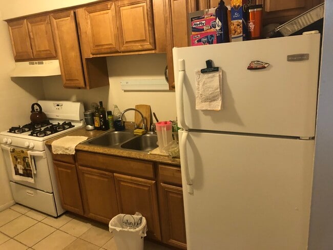 Building Photo - 2411 W Fargo Ave