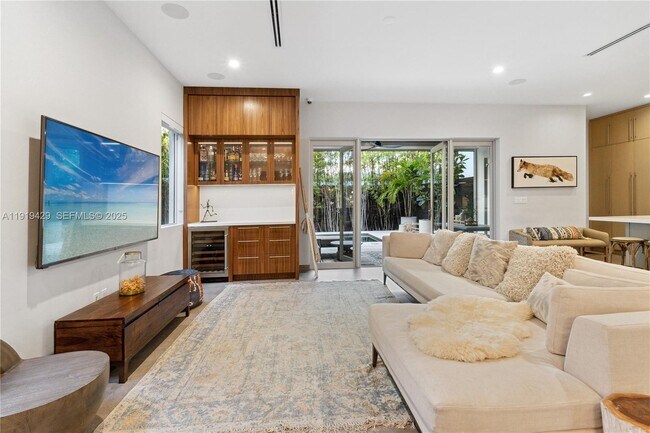 Building Photo - 3075 Blaine St