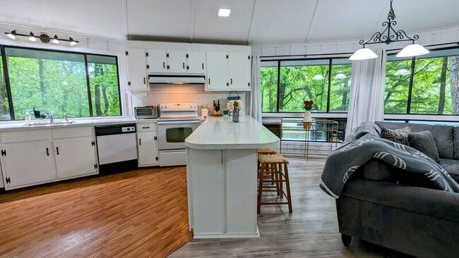 Building Photo - 828 Little Pine Mountain Rd