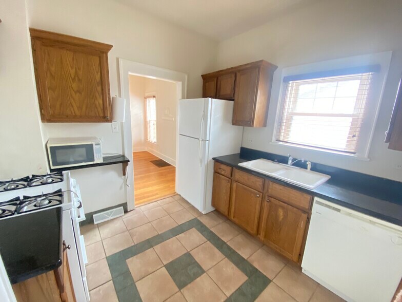 Kitchen - 9 S Van Buren St