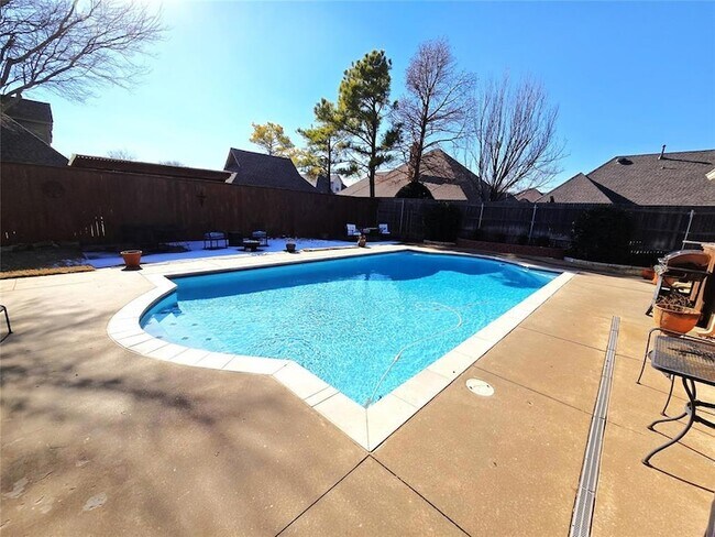 Building Photo - 14509 Oakmond Rd