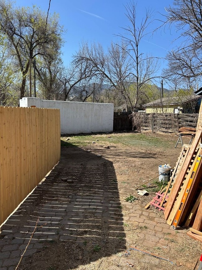 Building Photo - Historic Cheyenne Canyon Home