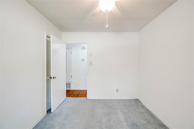 Building Photo - 405 Westbrook Dr