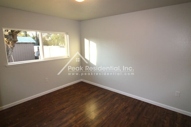 Building Photo - Updated 2bd/1ba Orangevale Duplex with Gar...