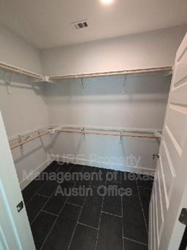 Building Photo - 2213 Poquito St