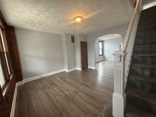 Building Photo - 2867 Lake Ave