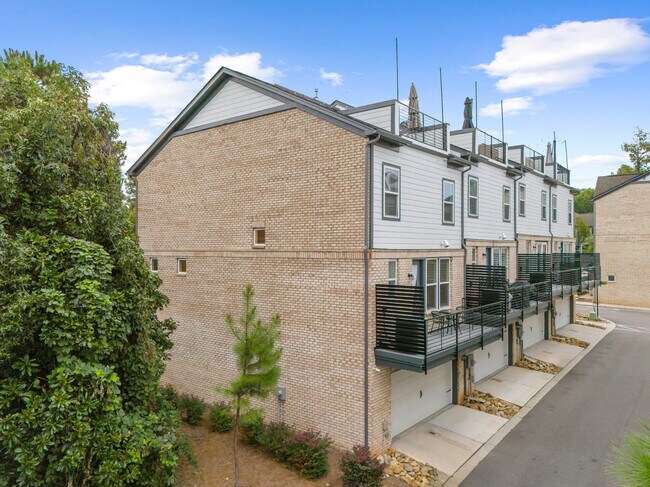 Building Photo - 214 Maidstone Trail