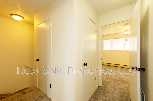 Building Photo - 4721 Hickory Pl