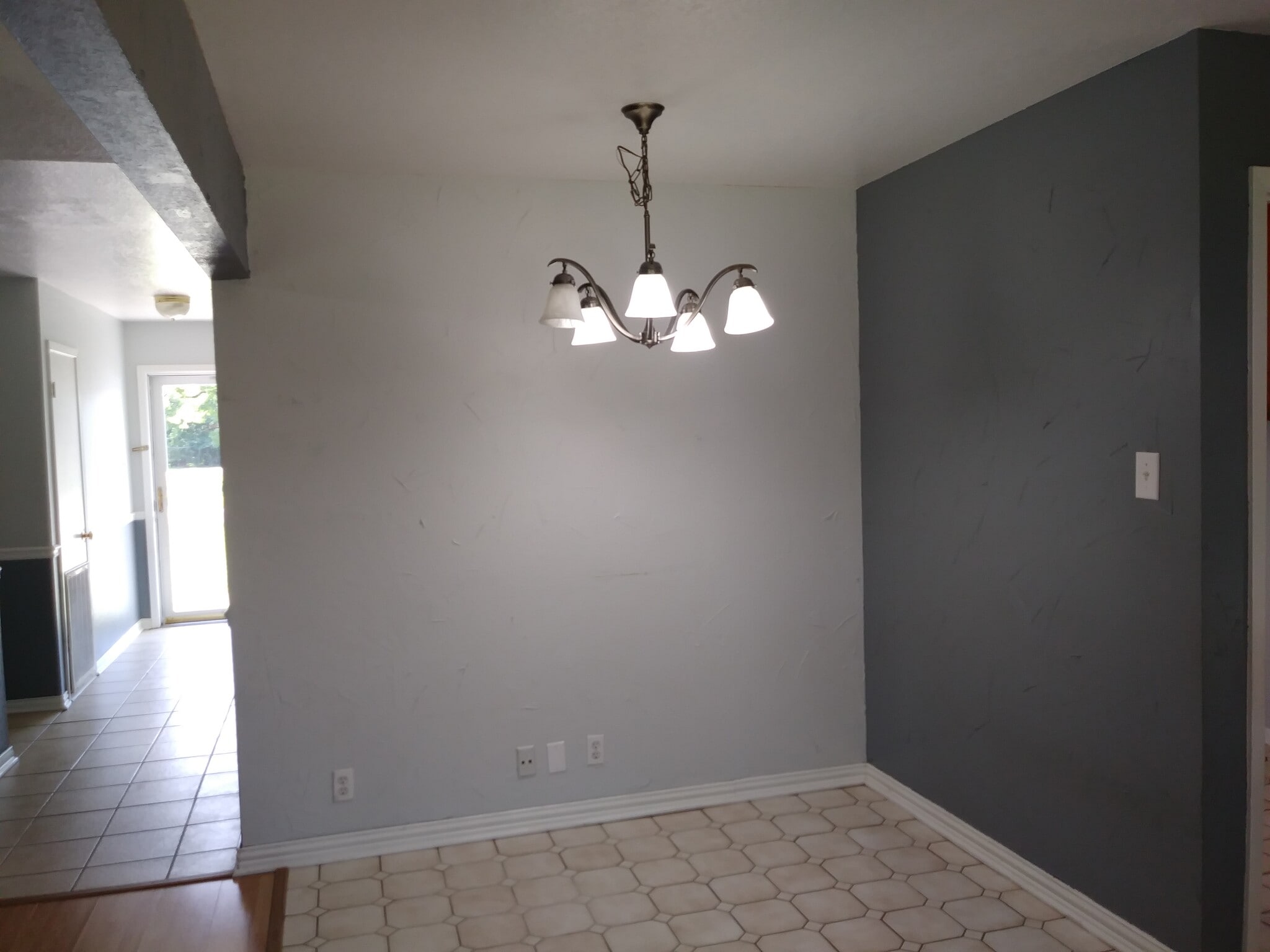 Dining room - 617 Hardy Ave