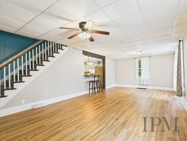 Building Photo - Available Now Beautiful 4 Bedroom Home with Garage, Central Air & Large Yard in York City.