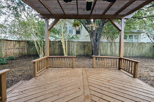 Building Photo - 27 Auburn Path Dr