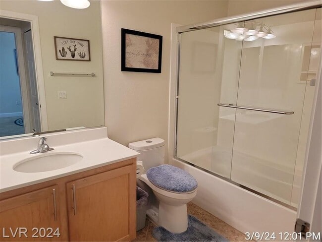 Building Photo - MIDRISE 2 BED, 2 BATH CONDO IN GUARD-GATED...