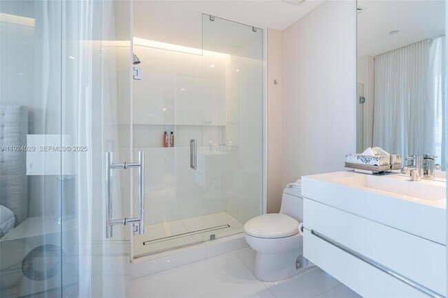 Building Photo - 17121 Collins Ave