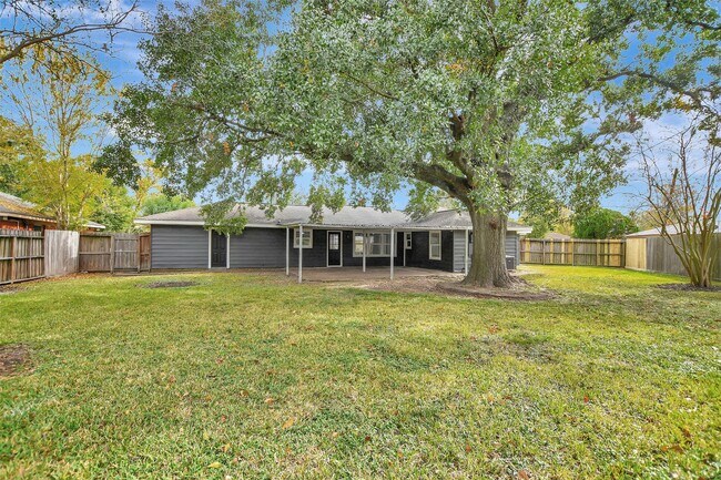 Building Photo - 1914 Monroe Dr