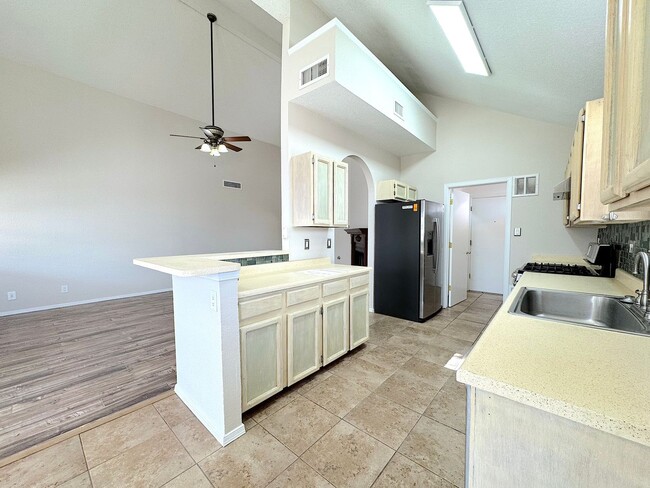 Building Photo - North Hills El Paso 3 Bed Refrig A/C!