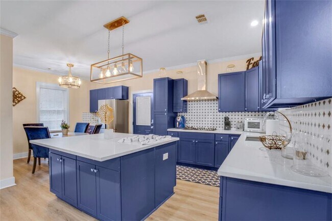 Building Photo - 2925 Dodson Dr