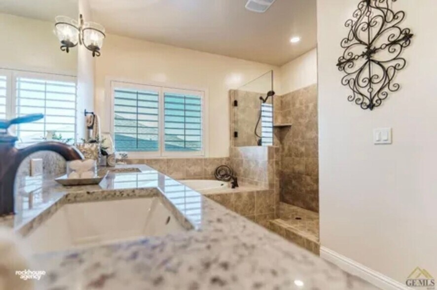 Building Photo - 14728 Plumeria Ct