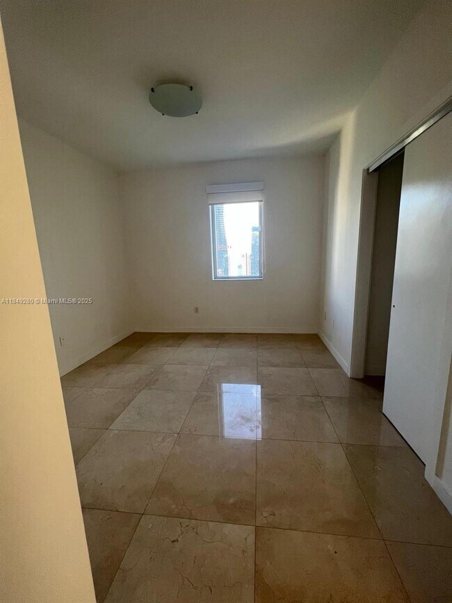 Building Photo - 1060 Brickell Ave