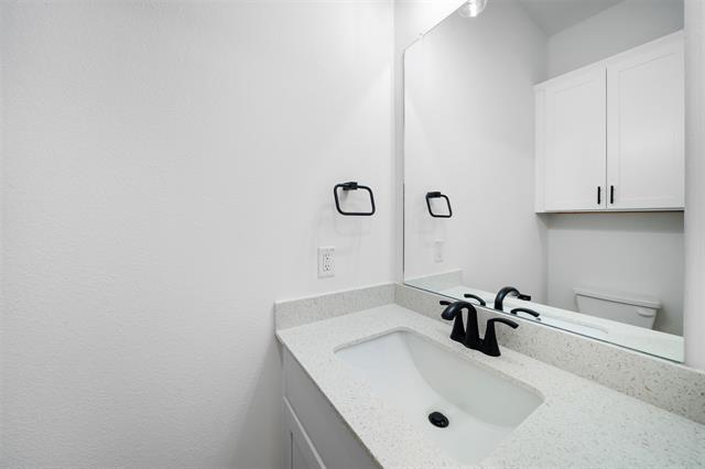Building Photo - 4404 Elm Spgs St